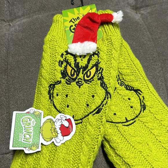 🎄🎅 Dr. Seuss The Grinch with Santa Hat Long Slipper Socks🎅🎄 - Picture 2 of 5